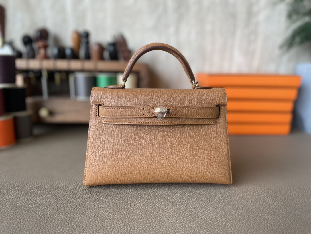 Hermès（爱马仕）Mini kelly 迷你凯莉 雀木色 山羊皮 金扣 19cm 二代 改进版