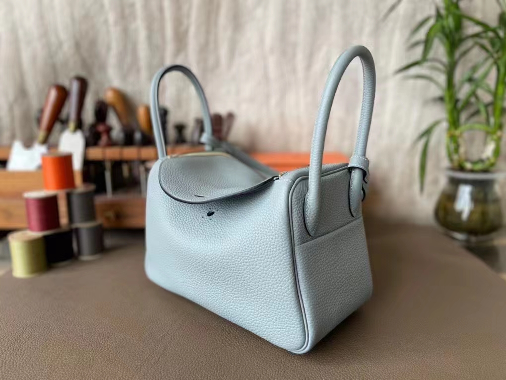 Hermès（爱马仕）Lindy 琳迪包 TC 大牛皮 亚麻蓝 金扣 26cm