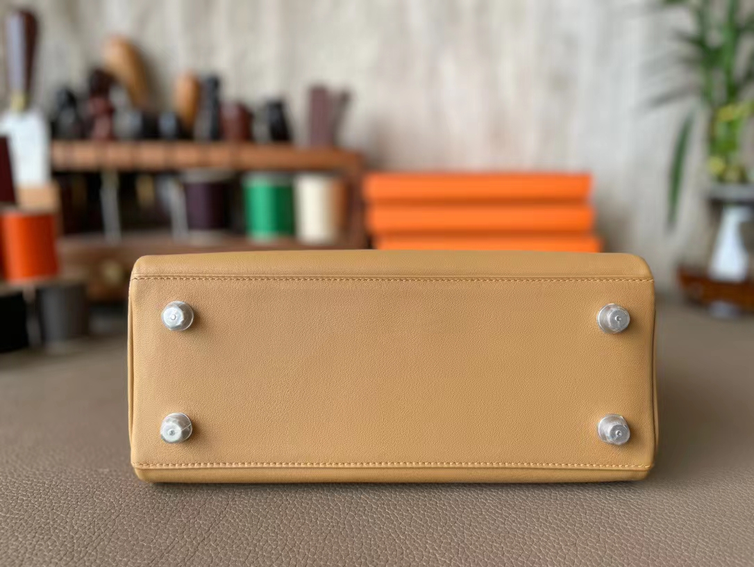Hermès（爱马仕）Kelly 凯莉包 饼干色 Swfit皮 银扣 25cm