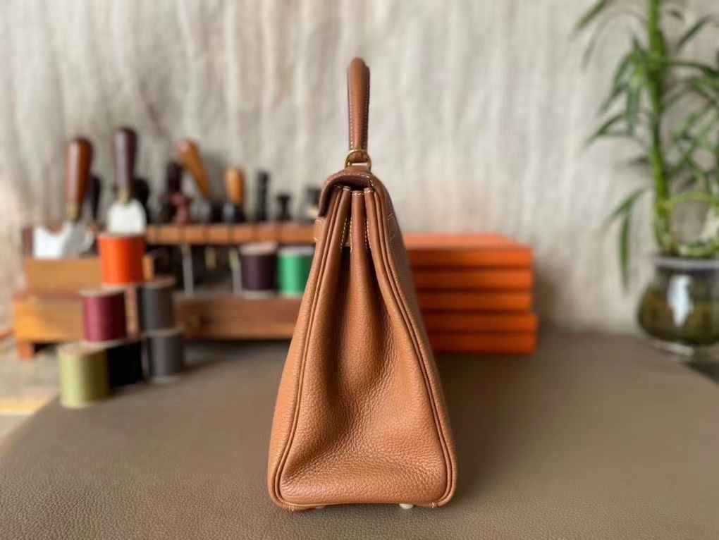 Hermès（爱马仕）Kelly 凯莉包 金棕色 TOGO 顶级小牛皮 金扣 32cm