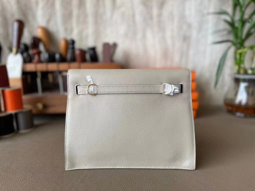 Hermès（爱马仕）Kelly dance 跳舞包 Evercolor皮 斑鸠灰 金扣 20cm