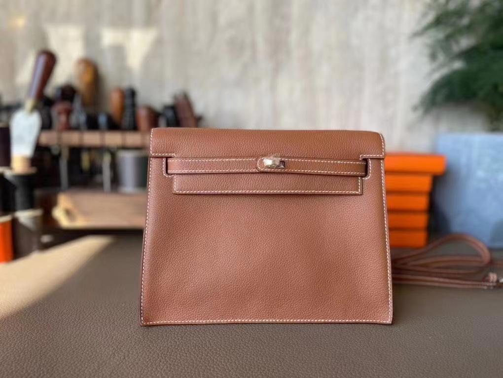 Hermès（爱马仕）Kelly dance 跳舞包 浅咖啡 Evercolor皮 金扣 20cm