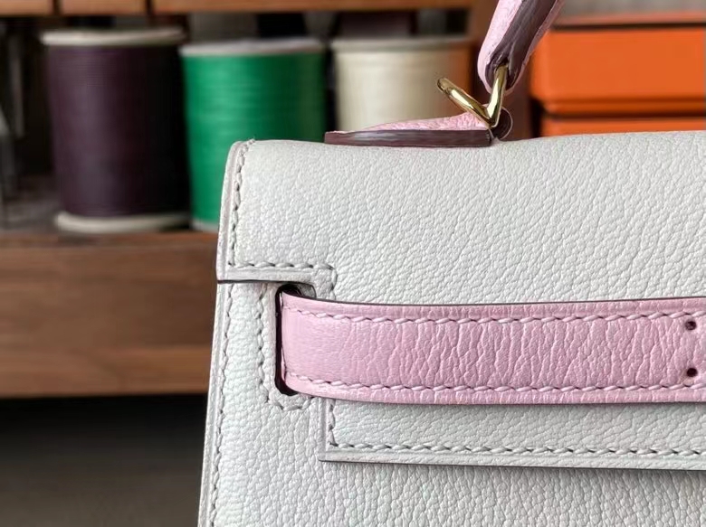 Hermès（爱马仕）Mini kelly 迷你凯莉 Chevre 山羊皮 奶油白 拼 水粉色 金扣 19cm 二代
