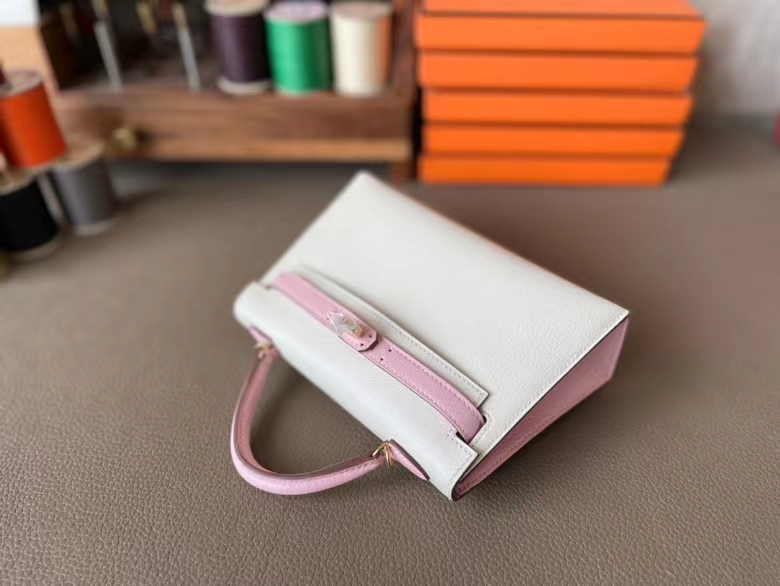 Hermès（爱马仕）Mini kelly 迷你凯莉 Chevre 山羊皮 奶油白 拼 水粉色 金扣 19cm 二代
