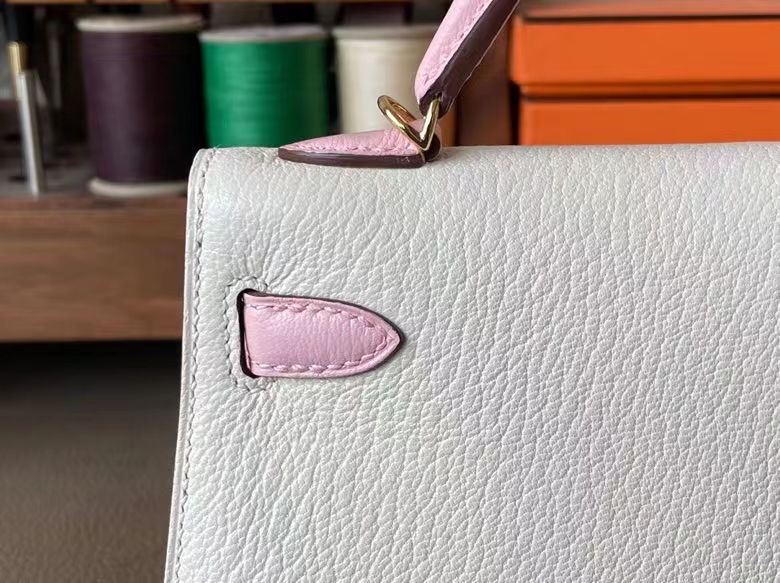 Hermès（爱马仕）Mini kelly 迷你凯莉 Chevre 山羊皮 奶油白 拼 水粉色 金扣 19cm 二代