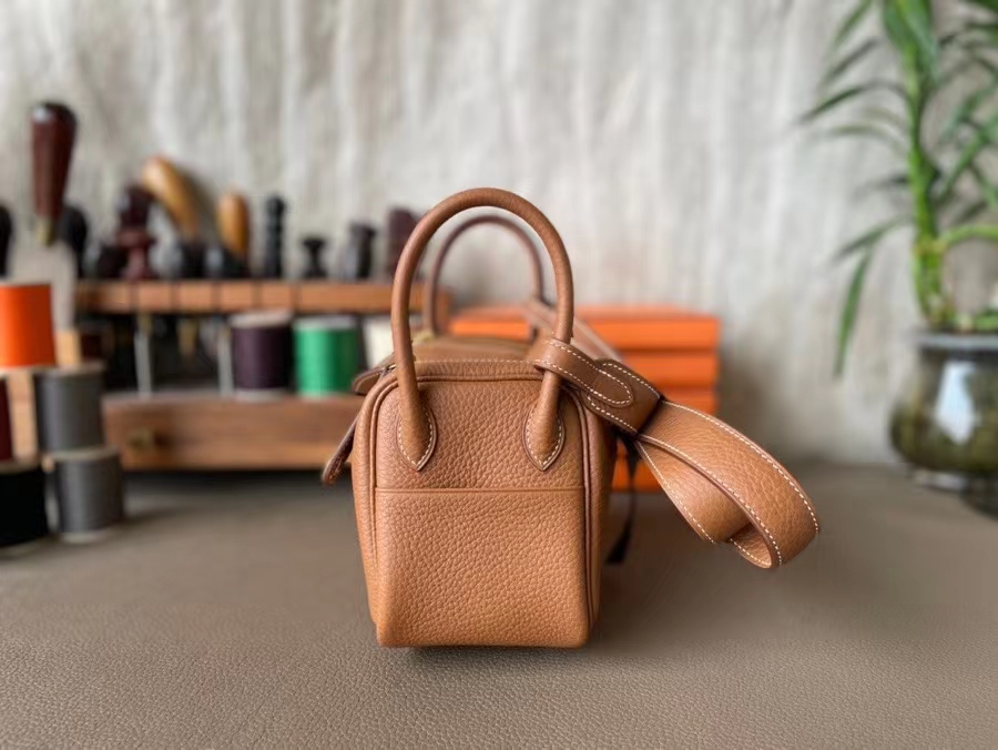 Hermès（爱马仕）Mini Lindy 迷你琳迪包 金棕色 TC 大牛皮 金扣 20cm
