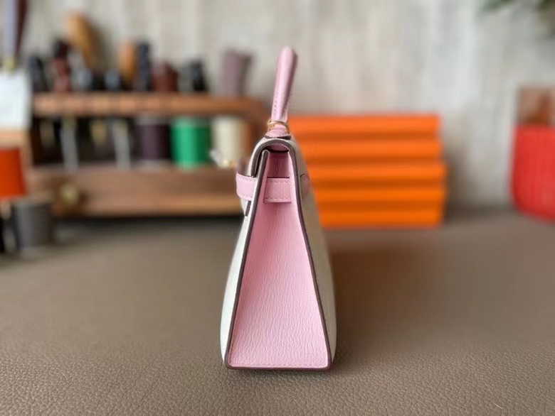 Hermès（爱马仕）Mini kelly 迷你凯莉 Chevre 山羊皮 奶油白 拼 水粉色 金扣 19cm 二代