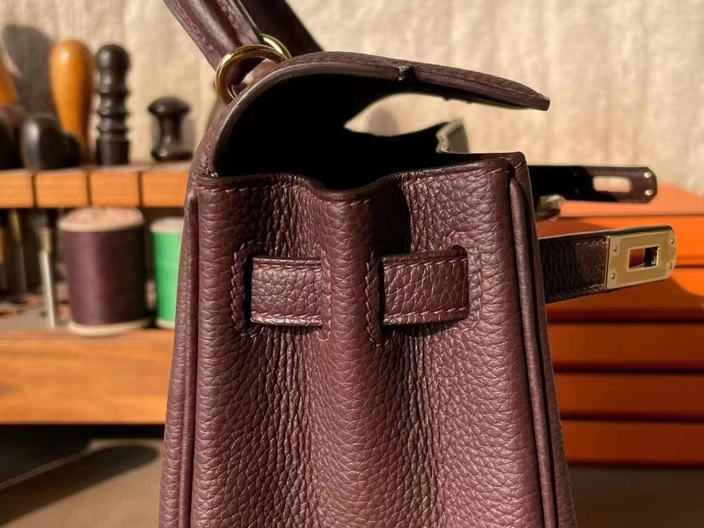 Hermès（爱马仕）Kelly 凯莉包 马鞍红 Togo 顶级小牛皮 金扣 25cm