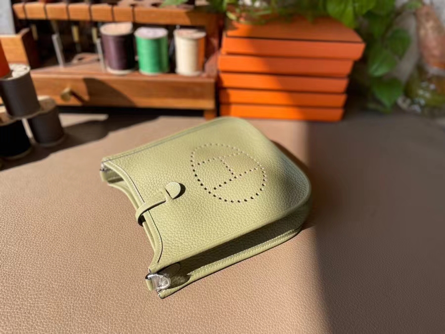 Hermès（爱马仕）Mini Evelyne 迷你伊芙琳 TC大牛皮 杏仁绿 银扣 17cm