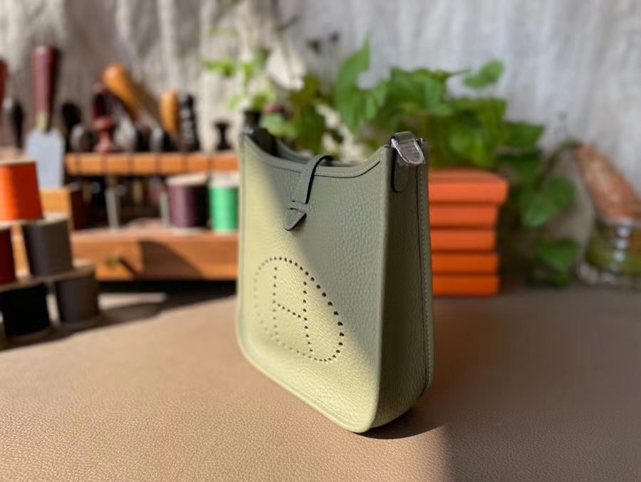 Hermès（爱马仕）Mini Evelyne 迷你伊芙琳 TC大牛皮 杏仁绿 银扣 17cm