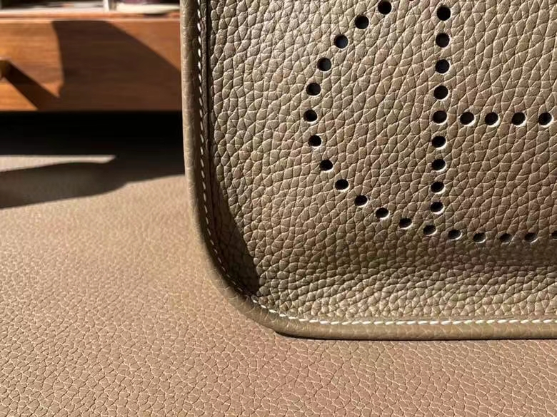 Hermès（爱马仕）Mini Evelyne 迷你伊芙琳 TC大牛皮 大象灰 银扣 17cm
