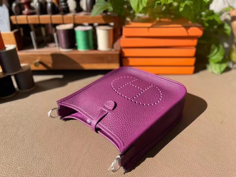 Hermès（爱马仕）Mini Evelyne 迷你伊芙琳 TC大牛皮 海葵紫 银扣 17cm
