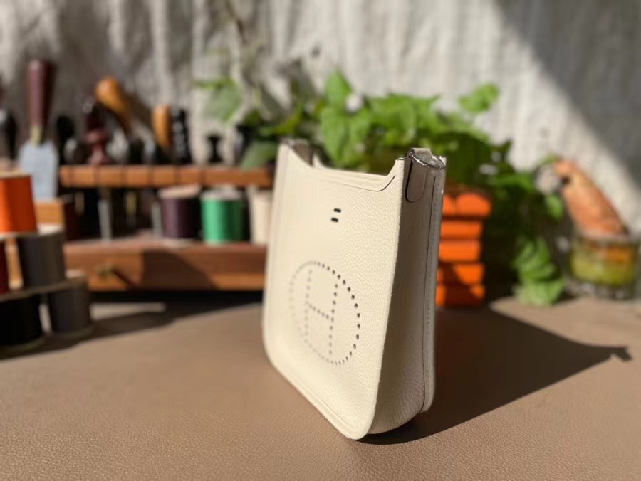 Hermès（爱马仕）Mini Evelyne 迷你伊芙琳 TC大牛皮 奶昔白 银扣 17cm