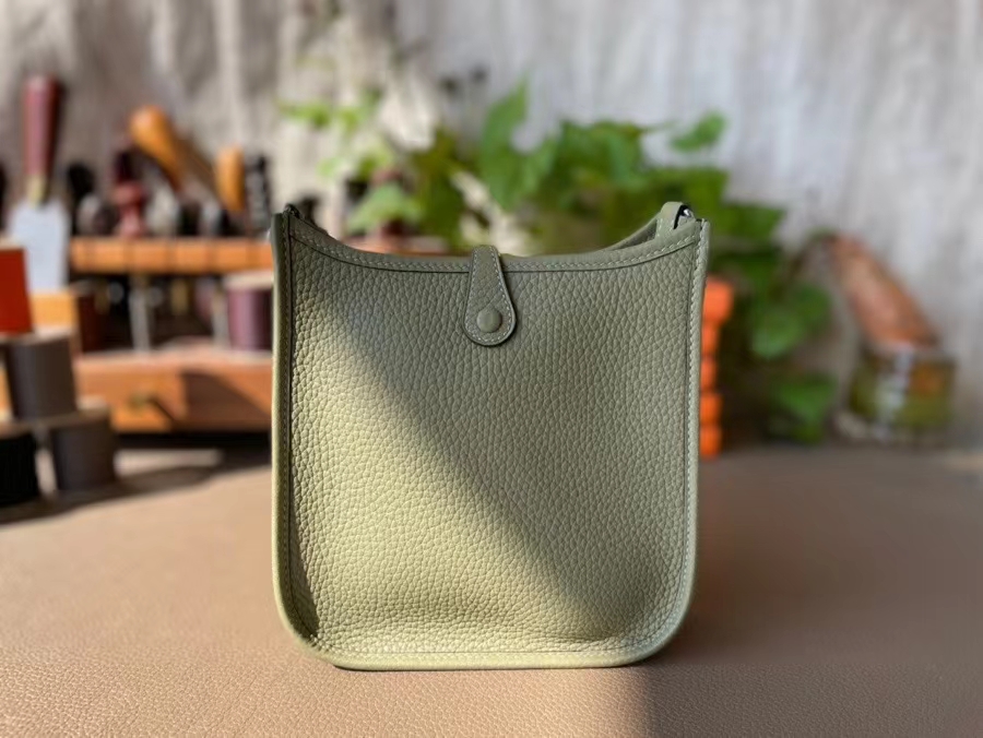 Hermès（爱马仕）Mini Evelyne 迷你伊芙琳 TC大牛皮 杏仁绿 银扣 17cm