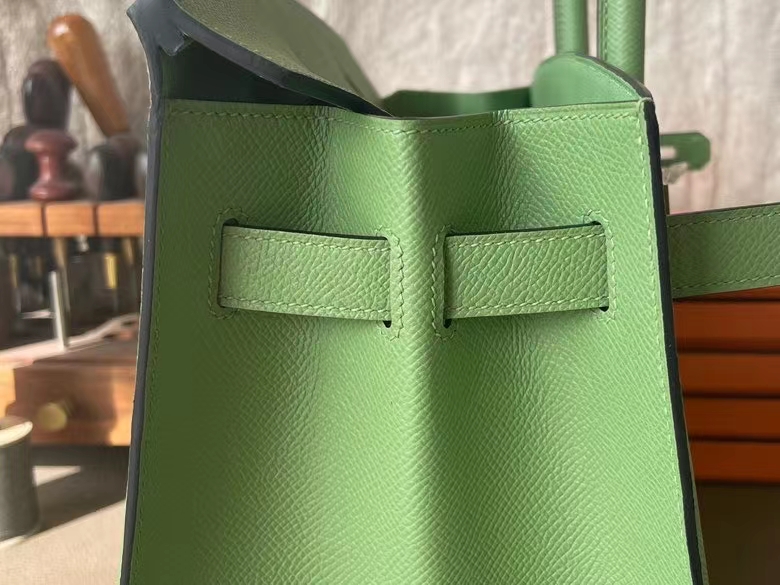 Hermès（爱马仕）Birkin 铂金包 牛油果绿 Epsom 掌纹皮 金扣 30cm 外缝 全手工蜡线缝制