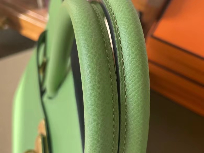 Hermès（爱马仕）Birkin 铂金包 牛油果绿 Epsom 掌纹皮 金扣 30cm 外缝 全手工蜡线缝制