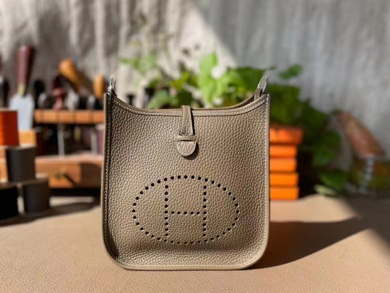 Hermès（爱马仕）Mini Evelyne 迷你伊芙琳 TC大牛皮 大象灰 银扣 17cm