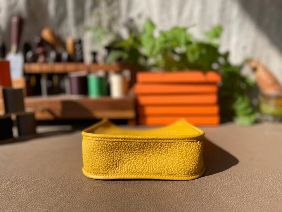 Hermès（爱马仕）Mini Evelyne 迷你伊芙琳 TC大牛皮 琥珀黄 银扣 17cm