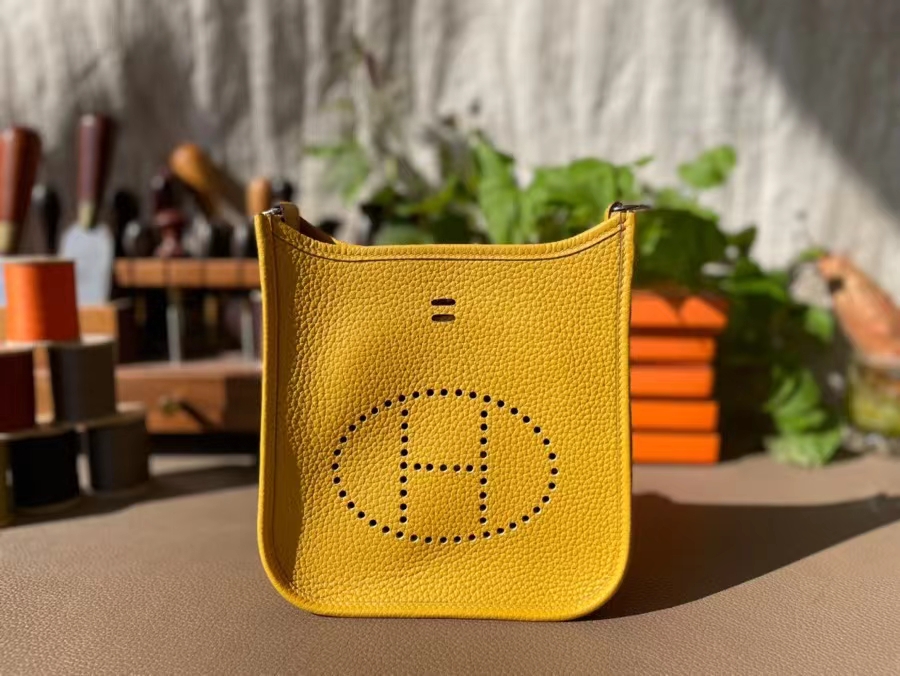 Hermès（爱马仕）Mini Evelyne 迷你伊芙琳 TC大牛皮 琥珀黄 银扣 17cm