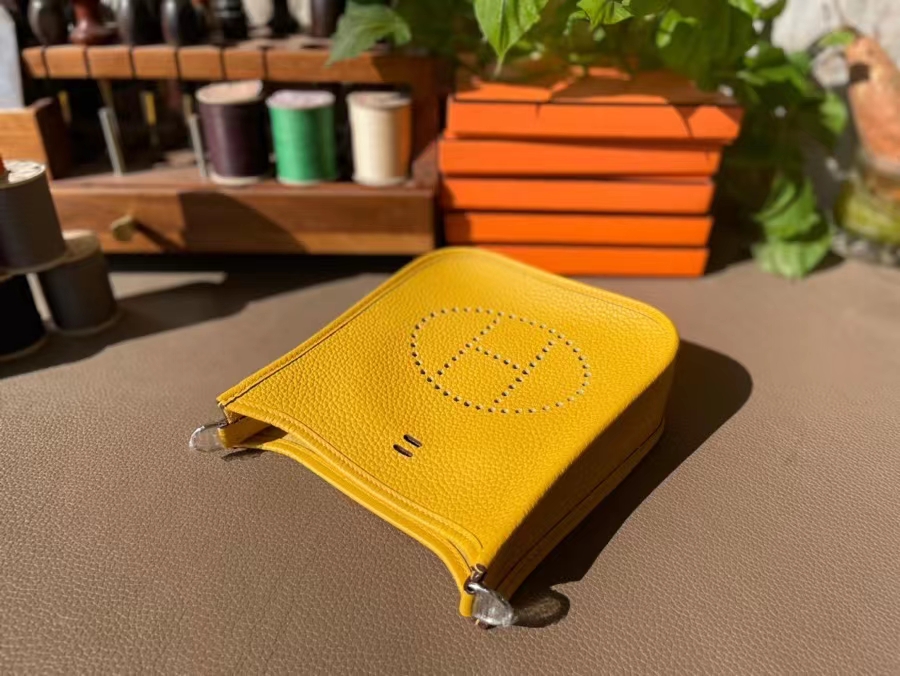 Hermès（爱马仕）Mini Evelyne 迷你伊芙琳 TC大牛皮 琥珀黄 银扣 17cm