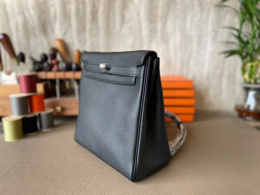 Hermès（爱马仕）Kelly Ado 双肩包 TC牛皮 黑色 金扣 21cm