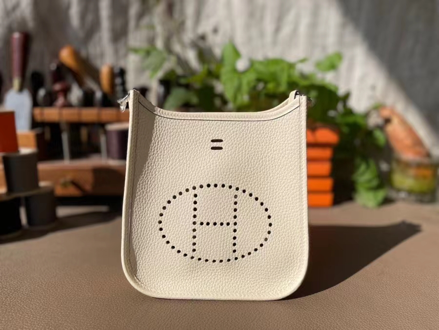 Hermès（爱马仕）Mini Evelyne 迷你伊芙琳 TC大牛皮 奶昔白 银扣 17cm