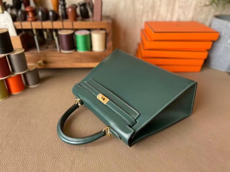 Hermès（爱马仕）Kelly 凯莉包 Box皮 英国绿 金扣 25cm 全手工蜡线缝制