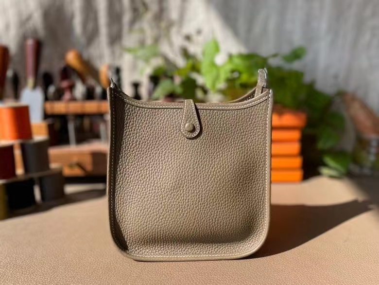 Hermès（爱马仕）Mini Evelyne 迷你伊芙琳 TC大牛皮 大象灰 银扣 17cm