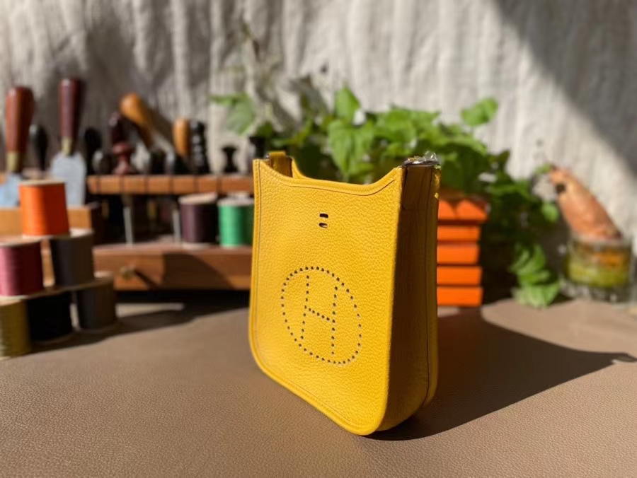Hermès（爱马仕）Mini Evelyne 迷你伊芙琳 TC大牛皮 琥珀黄 银扣 17cm