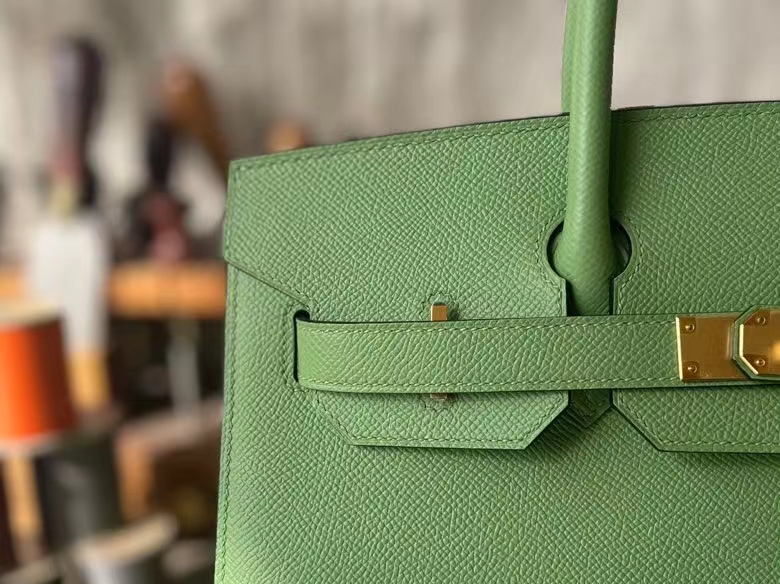 Hermès（爱马仕）Birkin 铂金包 牛油果绿 Epsom 掌纹皮 金扣 30cm 外缝 全手工蜡线缝制