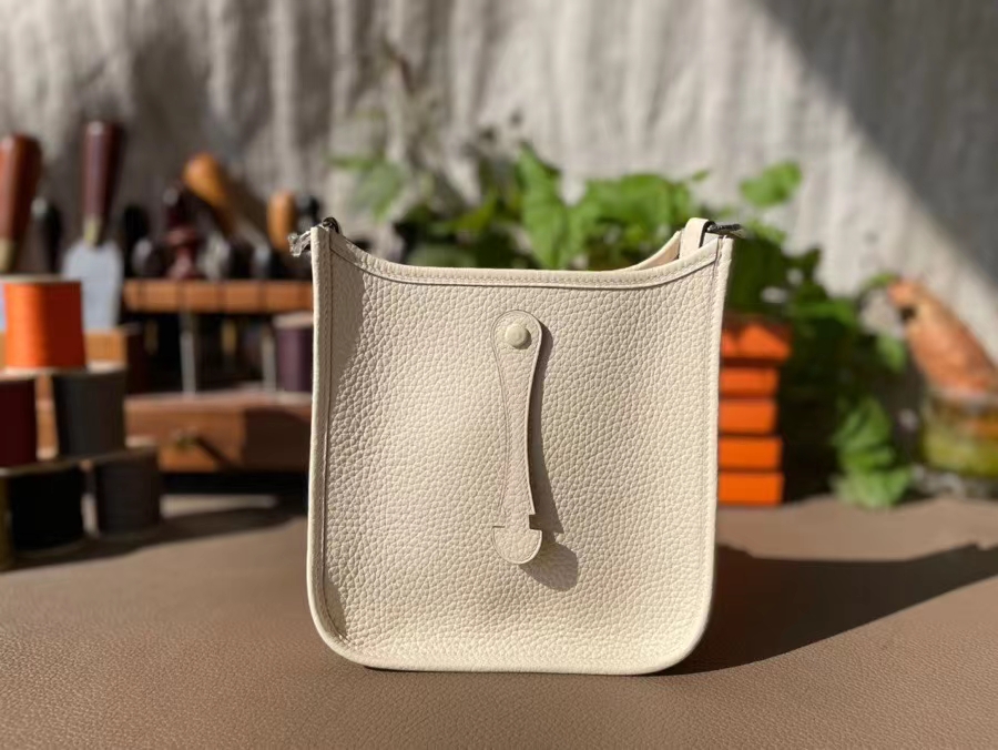Hermès（爱马仕）Mini Evelyne 迷你伊芙琳 TC大牛皮 奶昔白 银扣 17cm
