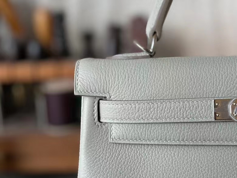 Hermès（爱马仕）Kelly 凯莉包 珍珠灰 Togo 顶级小牛皮 银扣 25cm