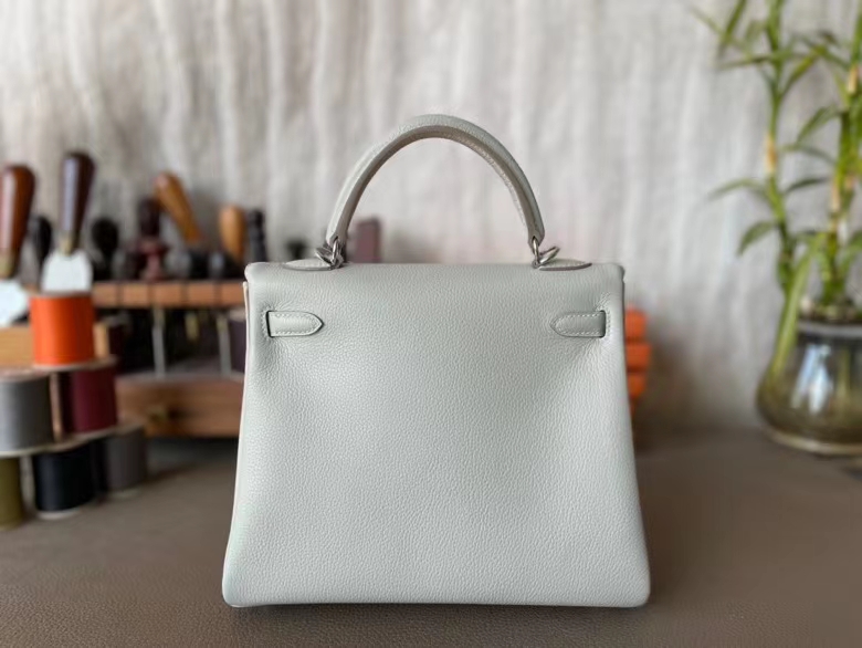 Hermès（爱马仕）Kelly 凯莉包 珍珠灰 Togo 顶级小牛皮 银扣 25cm