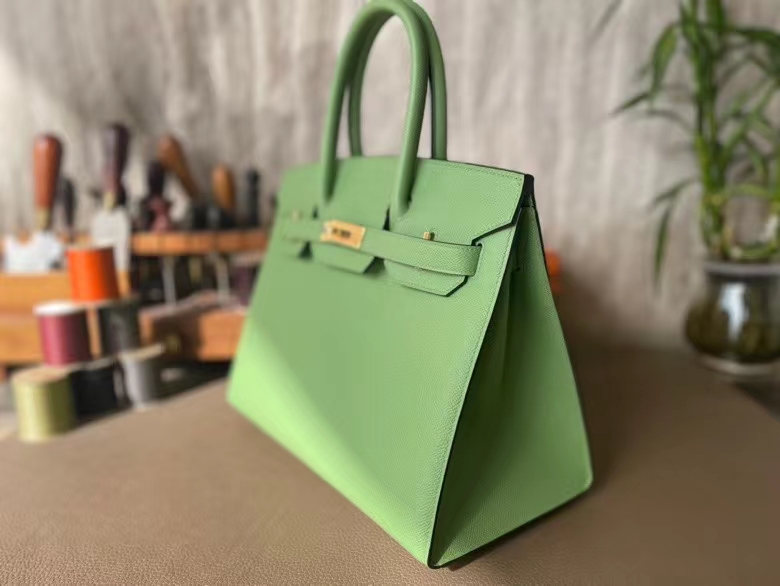 Hermès（爱马仕）Birkin 铂金包 牛油果绿 Epsom 掌纹皮 金扣 30cm 外缝 全手工蜡线缝制