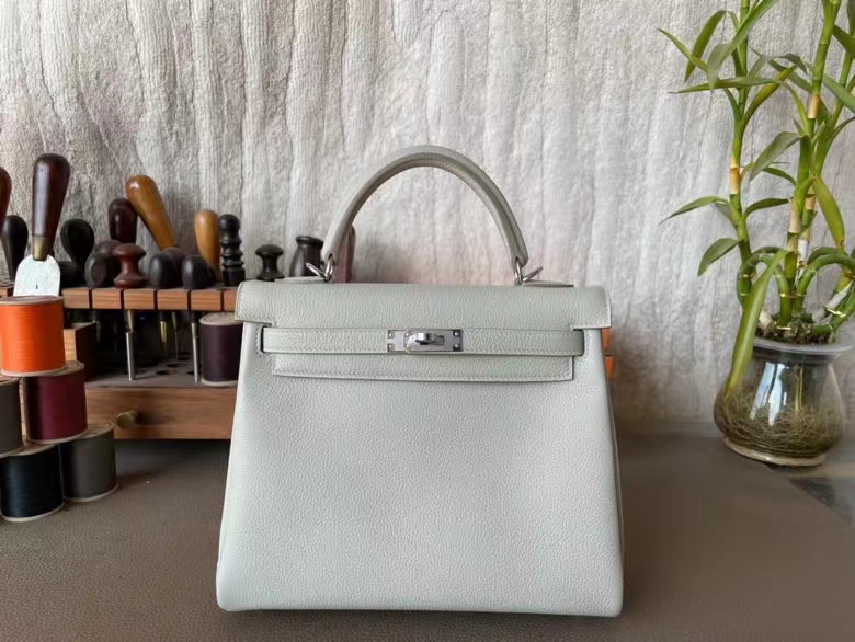 Hermès（爱马仕）Kelly 凯莉包 珍珠灰 Togo 顶级小牛皮 银扣 25cm