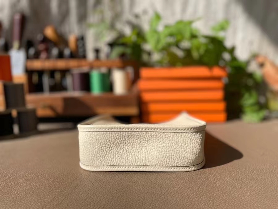 Hermès（爱马仕）Mini Evelyne 迷你伊芙琳 TC大牛皮 奶昔白 银扣 17cm
