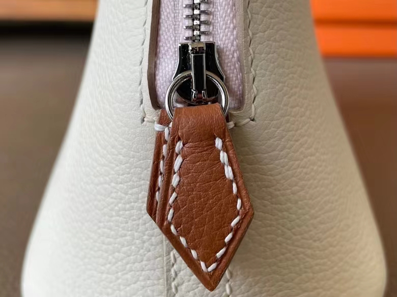 Hermès（爱马仕）Mini Bolide 保龄球包 evercolor皮 0t 蘑菇白 拼 09 梦幻粉 拼 金棕色 银扣 19cm