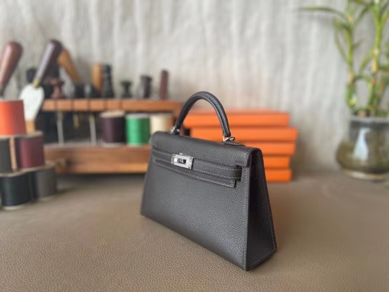 Hermès（爱马仕）Mini Kelly 迷你凯莉 Chevre 山羊皮 乌木色 银扣 19cm 二代