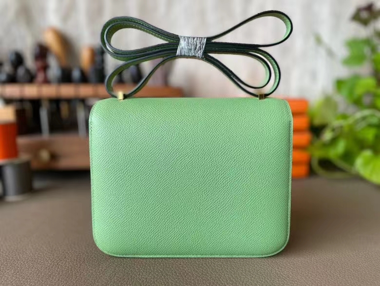 Hermès（爱马仕）Constance 康康 Epsom 掌纹皮 牛油果绿 金扣 19cm