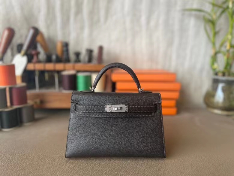 Hermès（爱马仕）Mini Kelly 迷你凯莉 Chevre 山羊皮 乌木色 银扣 19cm 二代