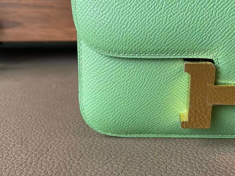 Hermès（爱马仕）Constance 康康 Epsom 掌纹皮 牛油果绿 金扣 19cm