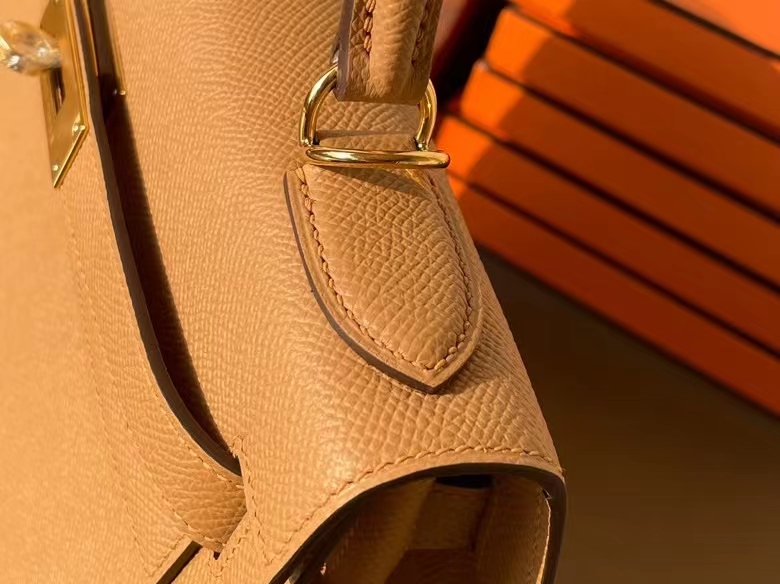 Hermès（爱马仕）Kelly 凯莉包 Epsom 掌纹皮 奶茶色 金扣 28cm