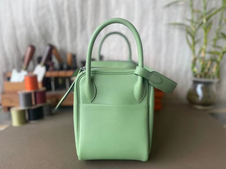 Hermès（爱马仕）Lindy 琳迪包 Evercolor皮 牛油果绿 银扣 30cm