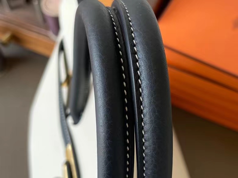 Hermès（爱马仕）Birkin 铂金包 Togo 顶级小牛皮 奶昔白 拼 黑色 金扣 35cm