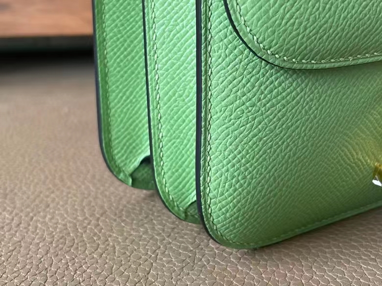 Hermès（爱马仕）Constance 康康 Epsom 掌纹皮 牛油果绿 金扣 19cm