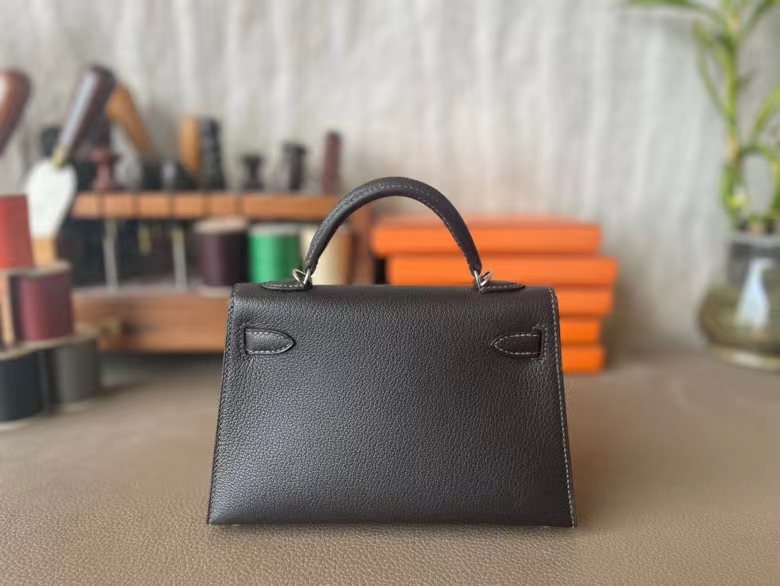 Hermès（爱马仕）Mini Kelly 迷你凯莉 Chevre 山羊皮 乌木色 银扣 19cm 二代