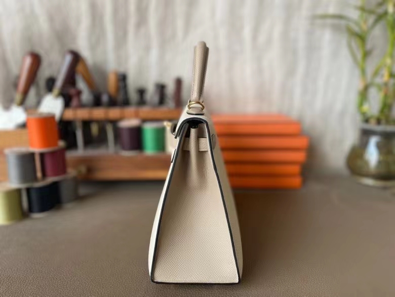 Hermès（爱马仕）Kelly 凯莉包 Epsom 掌纹皮 奶昔白 拼 风衣灰 金扣 25cm