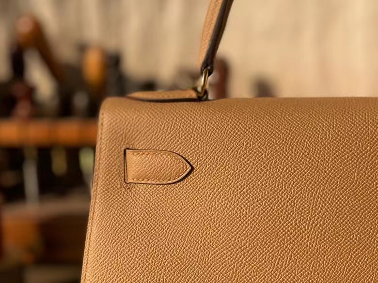 Hermès（爱马仕）Kelly 凯莉包 Epsom 掌纹皮 奶茶色 金扣 28cm