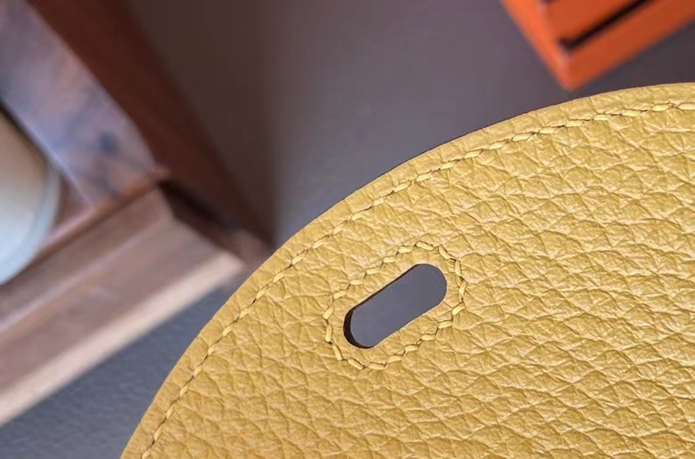 Hermès（爱马仕）Mini Lindy 迷你琳迪包 琥珀黄 TC大牛皮 金扣 20cm