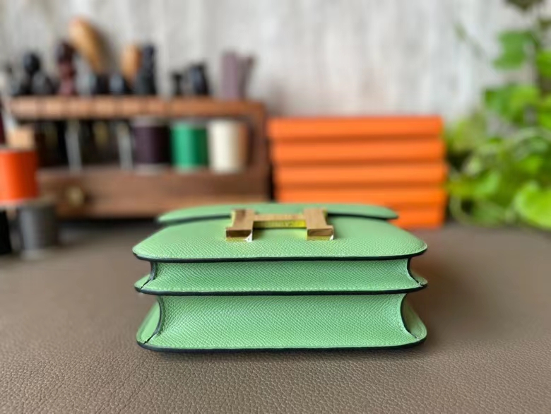 Hermès（爱马仕）Constance 康康 Epsom 掌纹皮 牛油果绿 金扣 19cm